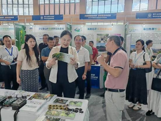 探索生命密碼，守護(hù)綠色家園——生態(tài)學(xué)院在2025年海南省全國科普月活動(dòng)中展現(xiàn)自然科學(xué)研究風(fēng)采